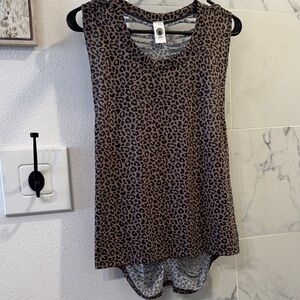 Chic Leopard Print Tank Top